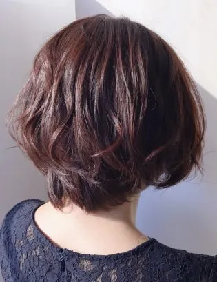 丸みのシルエットで女性らしいグラボブ